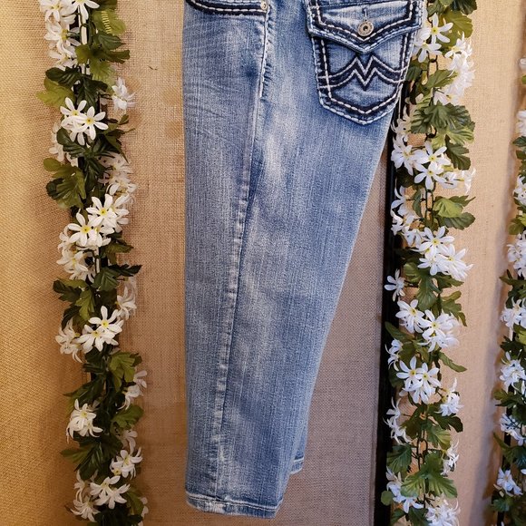 Suko Cropped Jeans - Picture 7 of 9